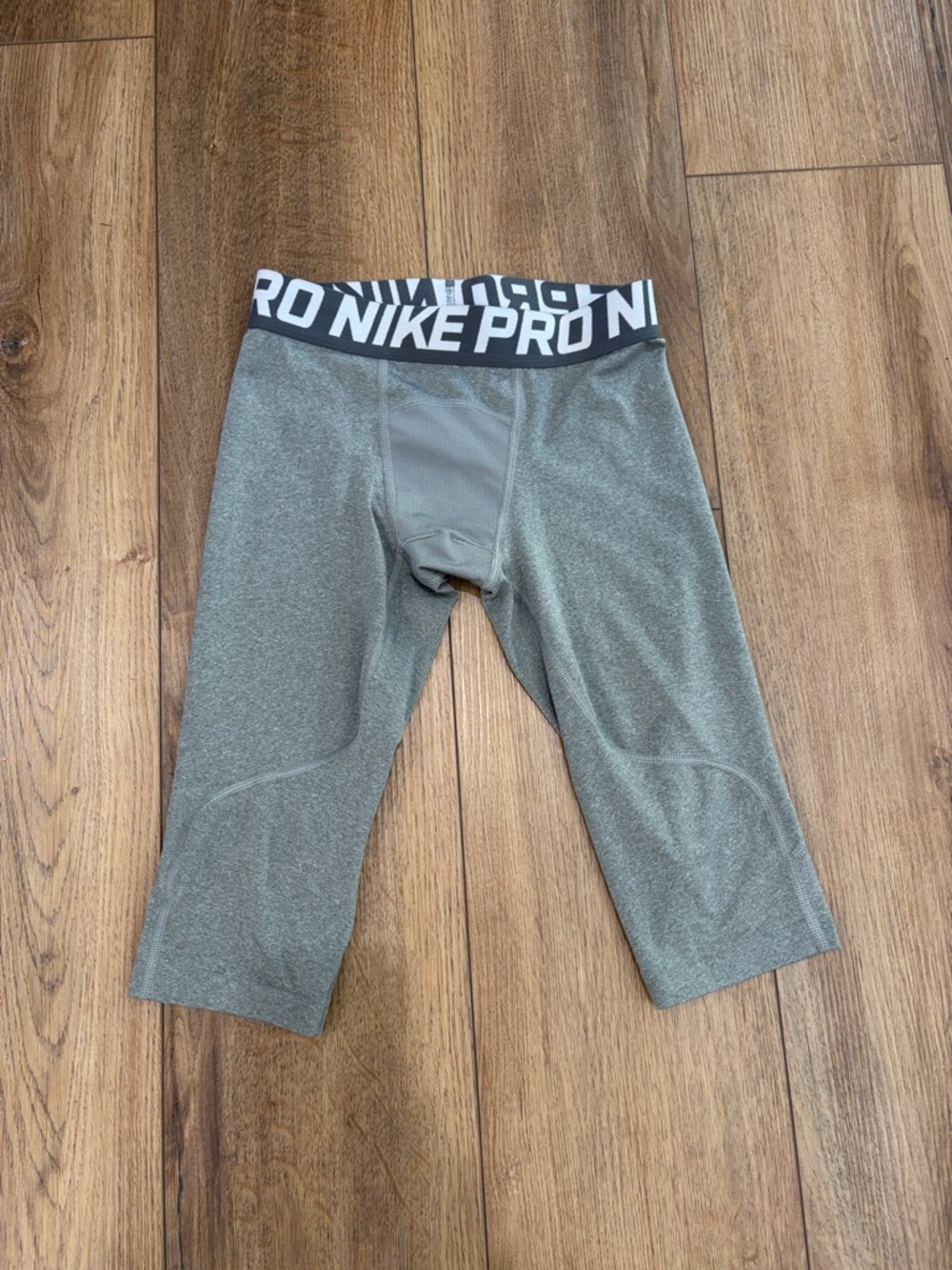 Nike Pro Heather Gray 3/4 Performance Leggings | like new! Youth small